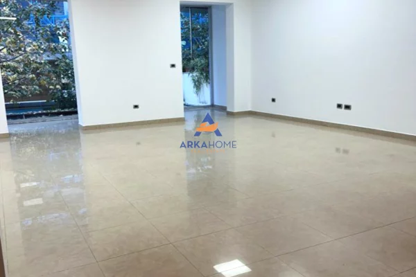 Ambient biznesi me qera 3+1 ne Tirane - 1,000 Euro