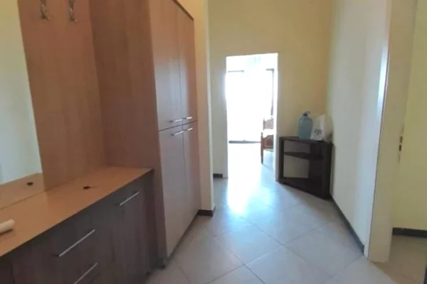Shtepi me qera 2+1 ne Tirane - 467 Euro