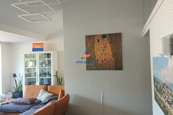 Shtepi ne shitje 4+1 ne Tirane - 395,000 Euro