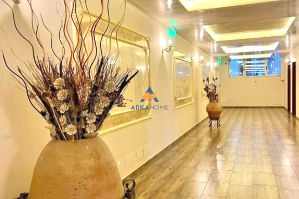 Ambient biznesi me qera 5+1 ne Vlore - 5,000 Euro