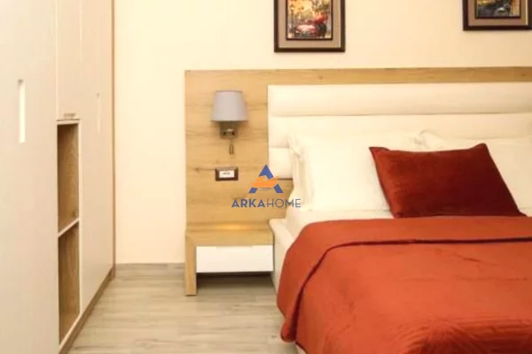 JEPET HOTEL ME QERA 2400M2 