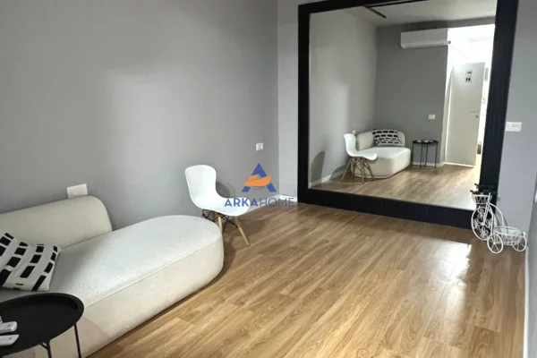 Ambient biznesi me qera 1+1 ne Tirane - 1,250 Euro