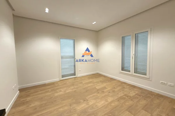 Shtepi me qera 7+1 ne Tirane - 9,000 Euro