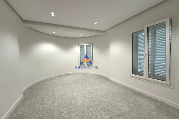 Shtepi me qera 7+1 ne Tirane - 9,000 Euro