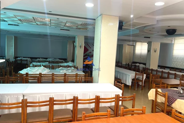 Ambient biznesi me qera 2+1 ne Tirane - 2,000 Euro