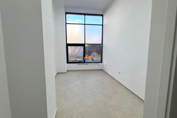 Ambient biznesi me qera 3+1 ne Tirane - 468 Euro