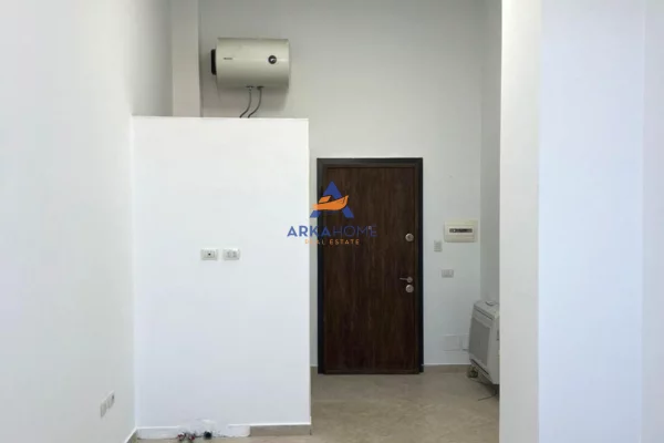 JEPET ZYRE ME QERA 26M2 "NE QENDER" 45000 LEKE