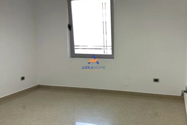 JEPET ME QERA AMBIENT BIZNESI 100 M2 " BLLOK,RRUGA BRIGADA VIII" 1000 EURO