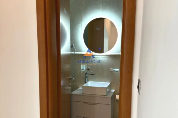 JEPET ME QERA AMBIENT BIZNESI 100 M2 " BLLOK,RRUGA BRIGADA VIII" 1000 EURO