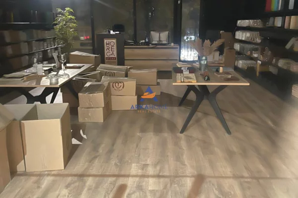 Ambiente Commerciale in Affitto 1+1 a Tirana - 1,500 Euro