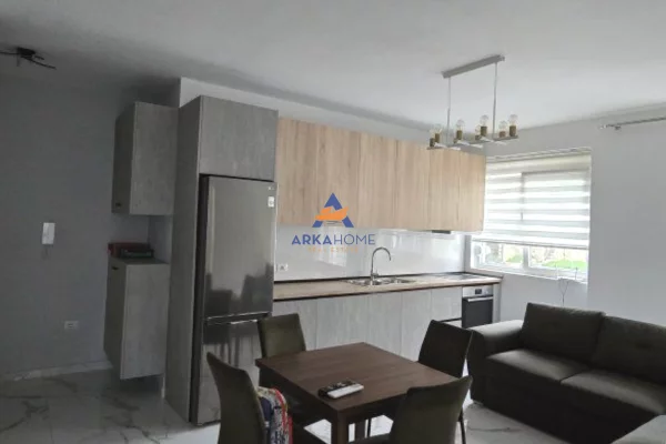 Shtepi me qera 2+1 ne Tirane - 630 Euro