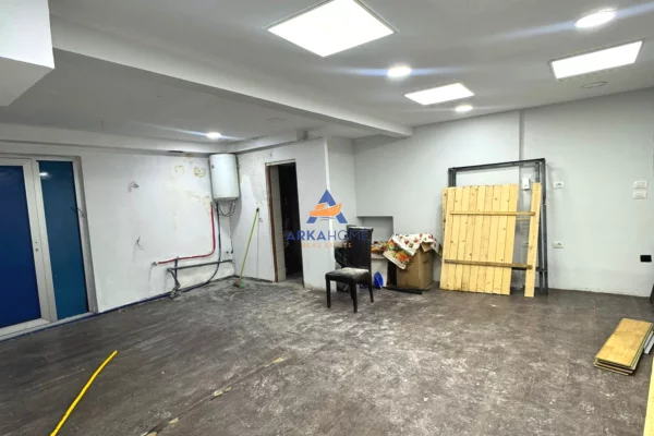 Ambient biznesi me qera 1+1 ne Tirane - 1,600 Euro