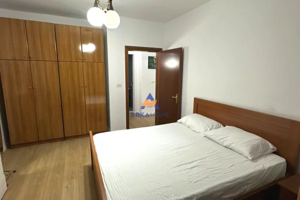 Shtepi me qera Apartament ne Tirane, 2+1, Mobilimi E mobiluar, Pagesa 850  Euro.