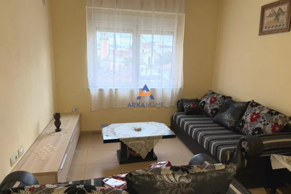 Shtepi me qera 2+1 ne Tirane - 624 Euro