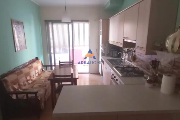 Shtepi ne shitje Apartament ne Tirane, 2+1, Mobilimi E mobiluar, Pagesa 140,000  Euro.