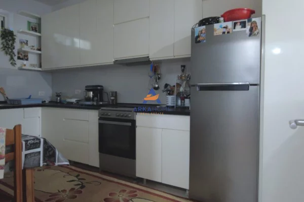 Shtepi ne shitje Vila Luksoze ne Tirane, 7+1, Mobilimi E mobiluar, Pagesa 800,000  Euro.