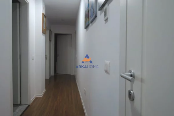 Shtepi ne shitje Vila Luksoze ne Tirane, 7+1, Mobilimi E mobiluar, Pagesa 800,000  Euro.