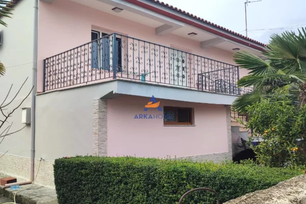 Shtepi ne shitje Shtepi Private ne Fier, 3+1, Mobilimi E mobiluar, Pagesa 230,000  Euro.