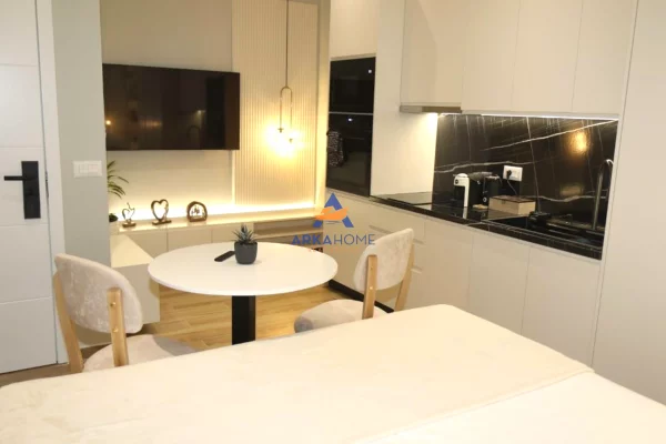 Ambient biznesi ne shitje 6+1 ne Tirane - 50,000 Euro