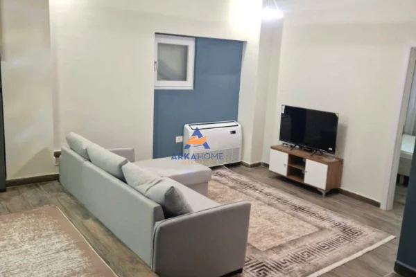 Shtepi me qera Apartament ne Tirane, 2+1, Mobilimi Pjeserisht e mobiluar, Pagesa 700  Euro.