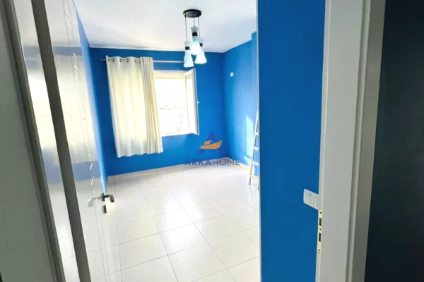 Shtepi ne shitje Apartament ne Tirane, 2+1, Mobilimi Bosh, pa mobiluar, Pagesa 135,000  Euro.