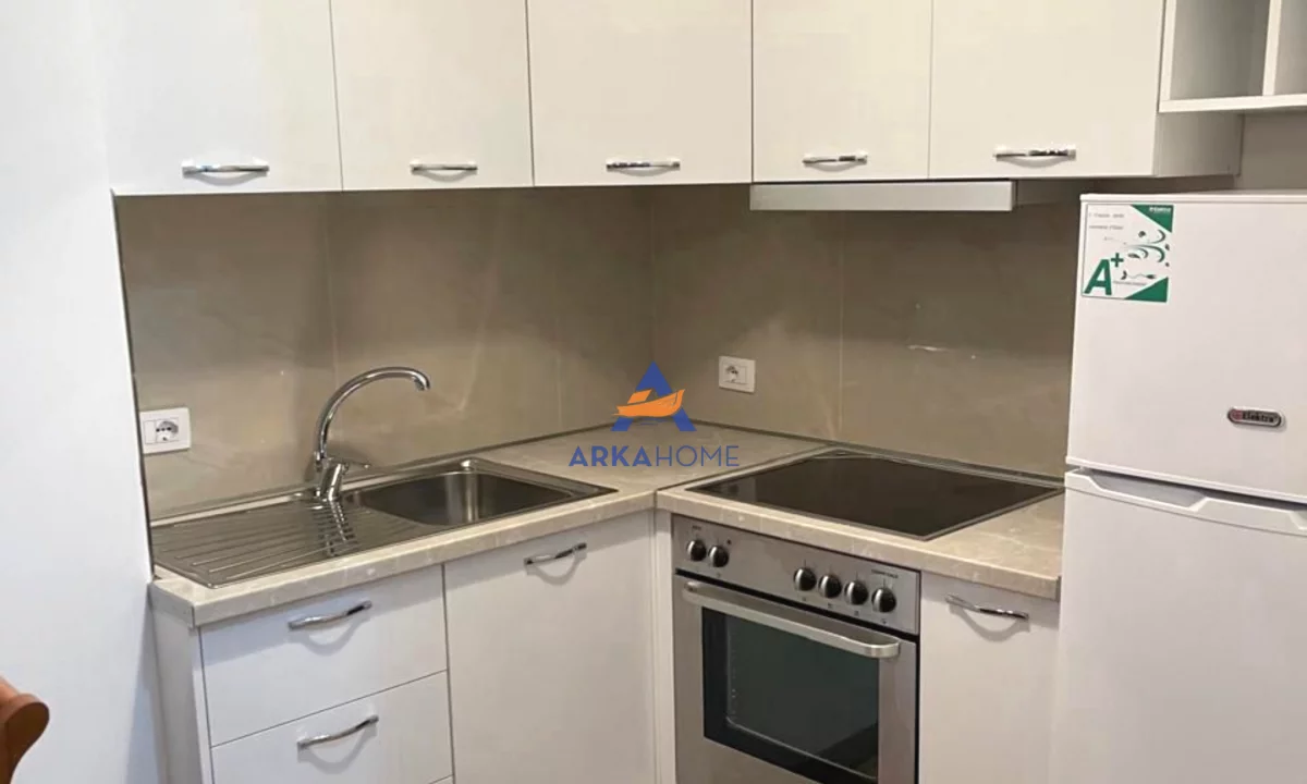 Shtepi me qera Apartament ne Tirane, 1+1, Mobilimi E mobiluar, Pagesa 628  Euro.