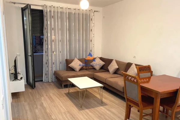 Shtepi me qera Apartament ne Tirane, 1+1, Mobilimi E mobiluar, Pagesa 628  Euro.