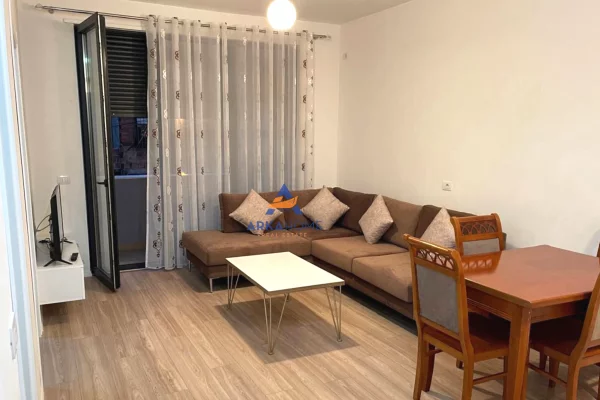Shtepi me qera Apartament ne Tirane, 1+1, Mobilimi E mobiluar, Pagesa 628  Euro.