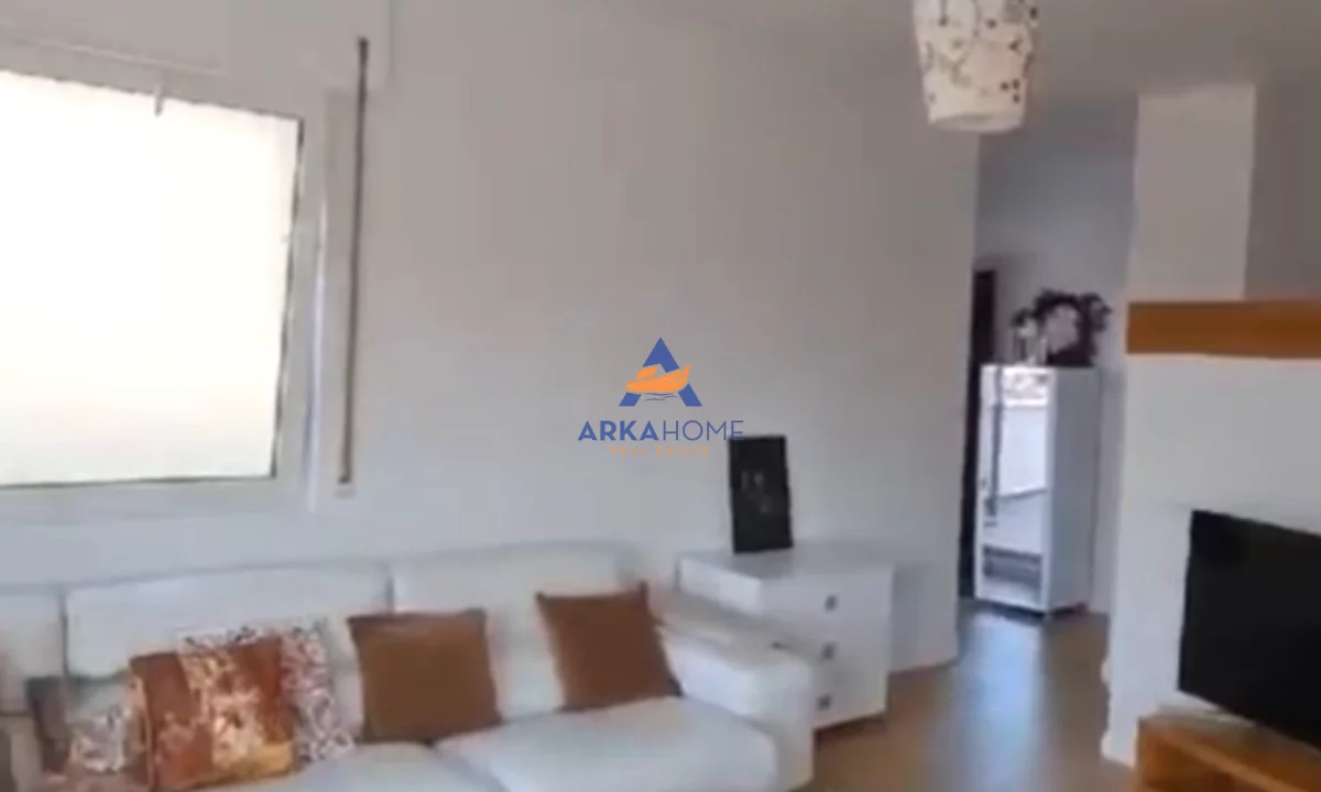 Shtepi ne shitje Apartament ne Tirane, 1+1, Mobilimi E mobiluar, Pagesa 430,000  Euro.