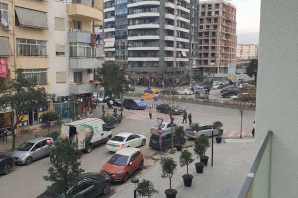 JEPET ME QIRA AMBIENT BIZNESI 74M2 "ASTIR " 800 EURO