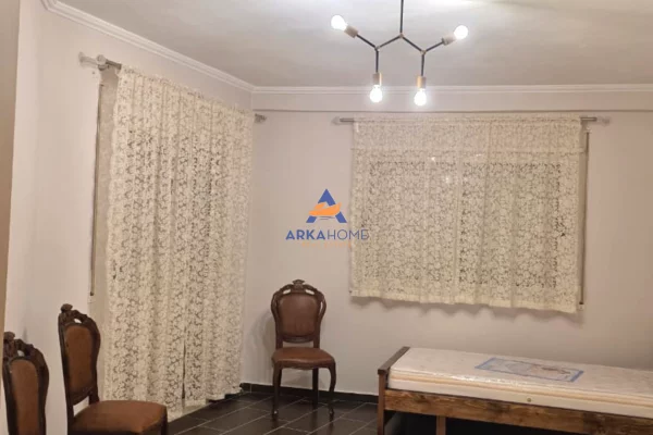 Shtepi me qera 2+1 ne Tirane - 522 Euro