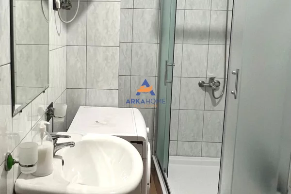 Shtepi me qera Apartament ne Tirane, 1+1, Mobilimi E mobiluar, Pagesa 700  Euro.