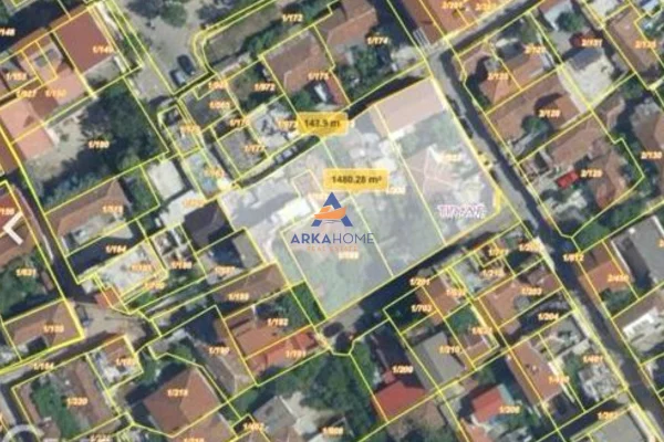 Truall ose Toke ne Tirane - 1,000 Euro