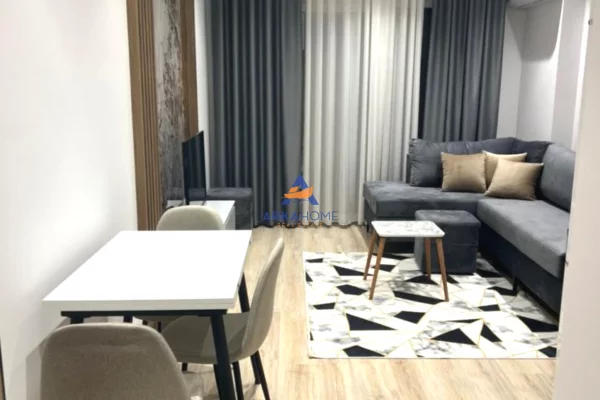 Shtepi ne shitje Apartament ne Tirane, 1+1, Mobilimi E mobiluar, Pagesa 135,000  Euro.