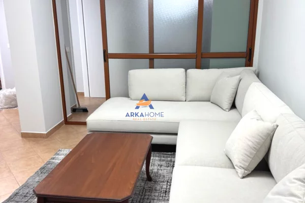 Shtepi me qera Apartament ne Tirane, 2+1, Mobilimi E mobiluar, Pagesa 835  Euro.