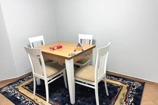 Shtepi me qera Apartament ne Tirane, 2+1, Mobilimi E mobiluar, Pagesa 835  Euro.