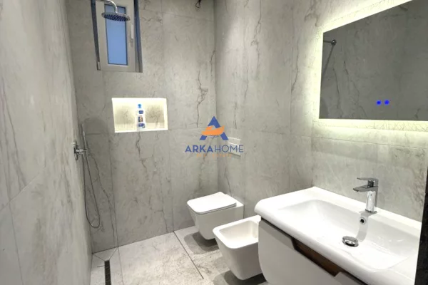 JEPET ME QIRA ZYRE 69M2 "MINE PEZA" 700 EURO