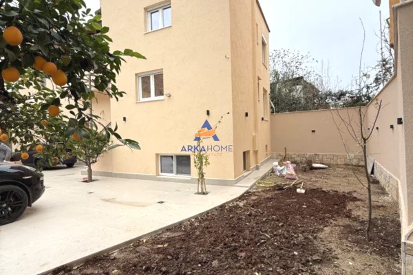 Ambient biznesi me qera 3+1 ne Tirane - 2,000 Euro