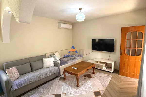 Shtepi me qera Vila Luksoze ne Tirane, 4+1, Mobilimi E mobiluar, Pagesa 939  Euro.