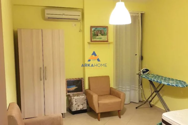 Shtepi me qera 2+1 ne Tirane - 680 Euro