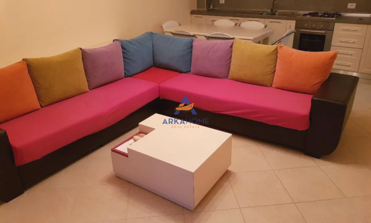 Shtepi me qera Apartament ne Tirane, 2+1, Mobilimi E mobiluar, Pagesa 680  Euro.