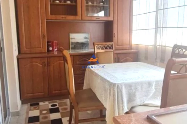 Shtepi me qera Apartament ne Tirane, 2+1, Mobilimi E mobiluar, Pagesa 521  Euro.