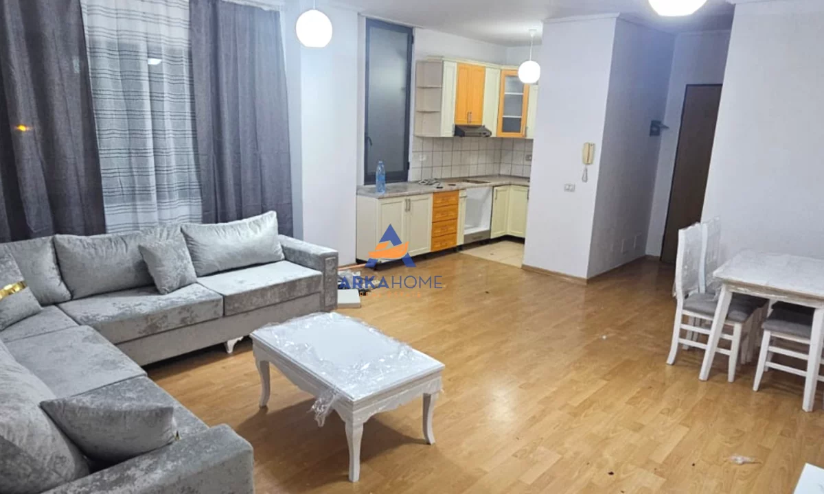 Shtepi me qera Apartament ne Tirane, 2+1, Mobilimi E mobiluar, Pagesa 521  Euro.