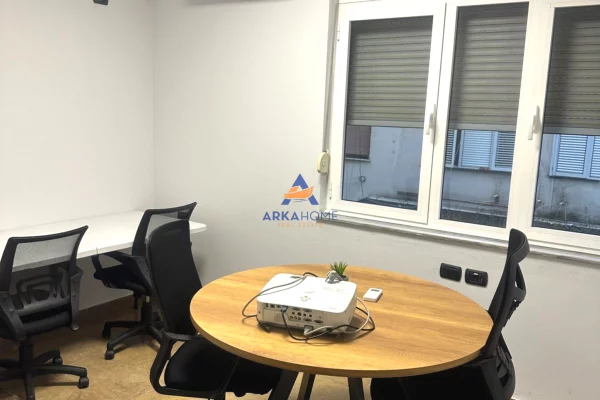 ZYRE ME QERA 60M2 "RRUGA PJETER BOGDANI,BLLOK" 1800 EURO