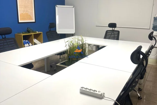 ZYRE ME QERA 60M2 "RRUGA PJETER BOGDANI,BLLOK" 1800 EURO