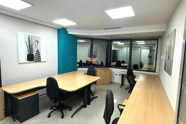 Ambient biznesi me qera 3+1 ne Tirane - 1,000 Euro