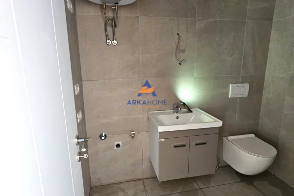 Shtepi ne shitje Apartament ne Tirane, 1+1, Mobilimi Bosh, pa mobiluar, Pagesa 98,000  Euro.