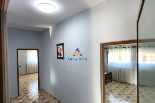 Shtepi me qera 2+1 ne Tirane - 450 Euro