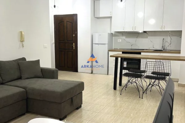 Shtepi me qera 2+1 ne Tirane - 800 Euro