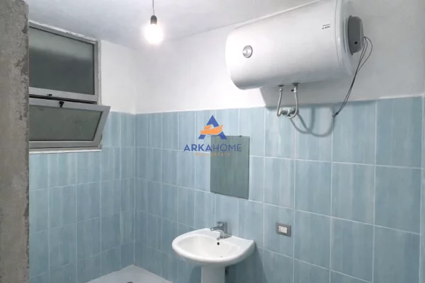 Shtepi ne shitje Apartament ne Durres, 1+1, Mobilimi Pjeserisht e mobiluar, Pagesa 60,000  Euro.